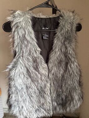 Me Jane Gray Faux Fur Vest